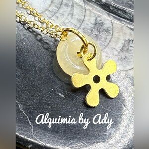 Laminated gold daisy citrine pendant gemstone  necklace